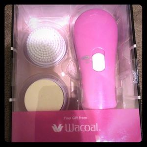 Wacoal facial brush cleanser in pink.